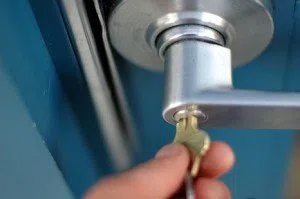 Neighborhood Locksmith Store Sheffield Lake, OH 440-363-0464 - key-broke-in-lock